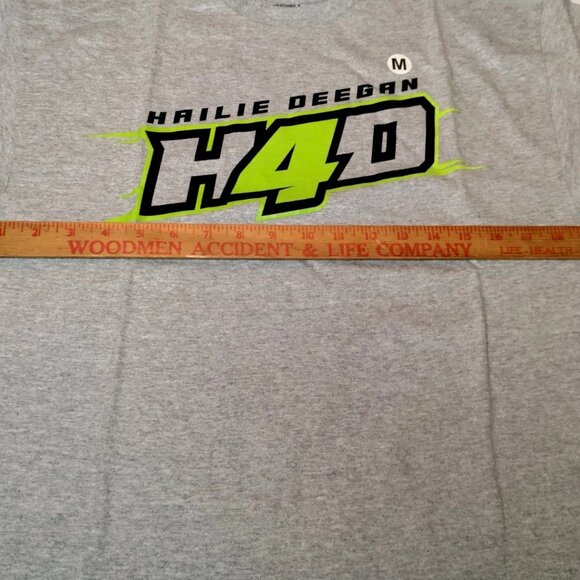 Hailie Deegan Shirt Men Medium Gray HD4 Graphic Race Car Driver Racing NASCAR - Picture 6 of 9